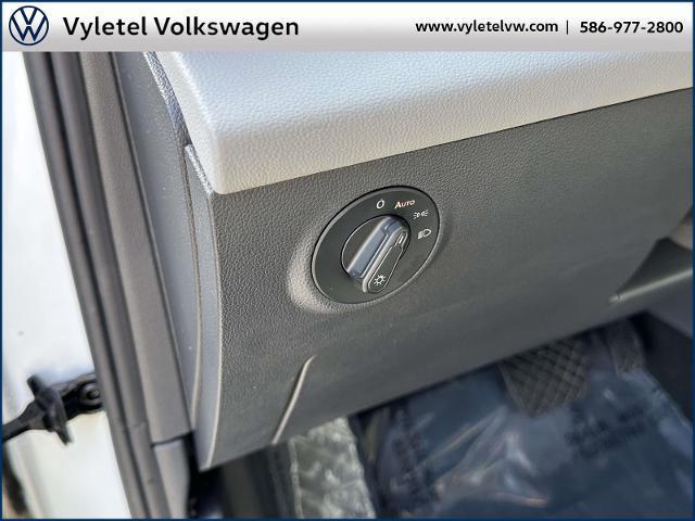 Photo of 2022 Pure White Volkswagen Taos