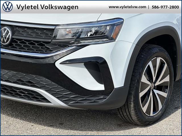 Photo of 2022 Pure White Volkswagen Taos