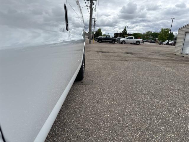 Photo of 2018 White GMC Savana 3500