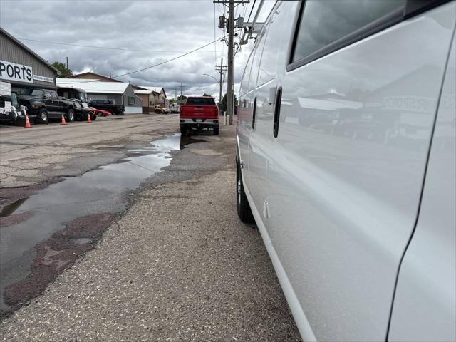 Photo of 2018 White GMC Savana 3500