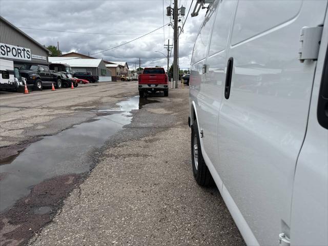 Photo of 2018 White GMC Savana 3500
