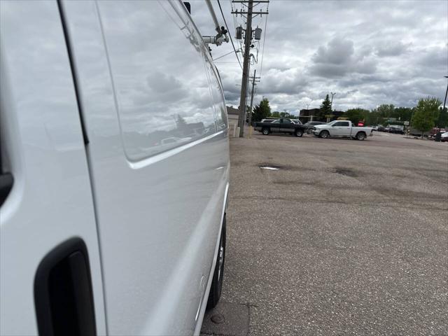 Photo of 2018 White GMC Savana 3500