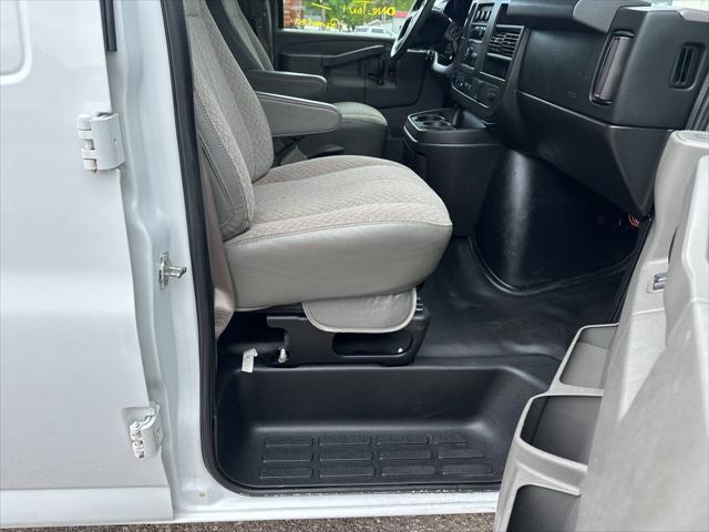 Photo of 2018 White GMC Savana 3500