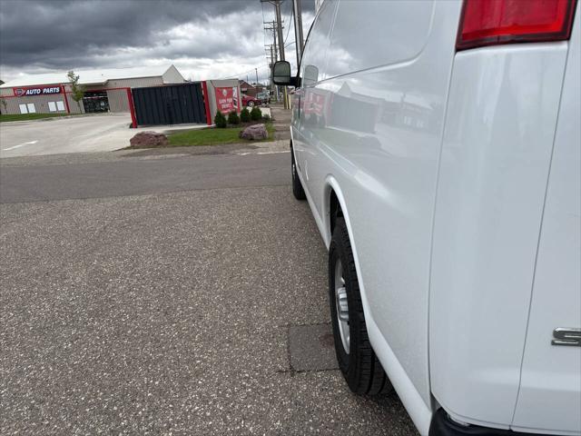 Photo of 2018 White GMC Savana 3500