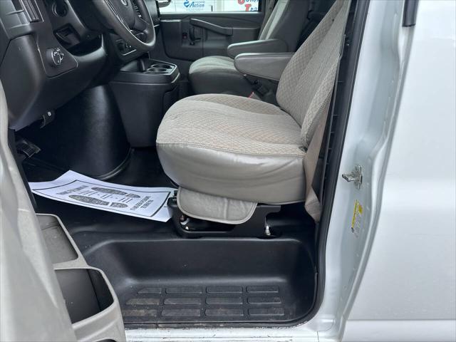 Photo of 2018 White GMC Savana 3500