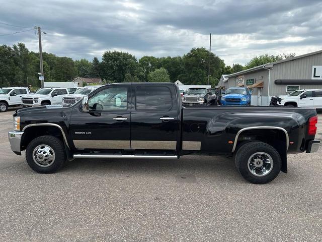 Photo of 2011 Black Chevrolet Silverado 3500