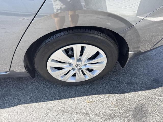 Photo of 2025 Gun Metallic Nissan Sentra