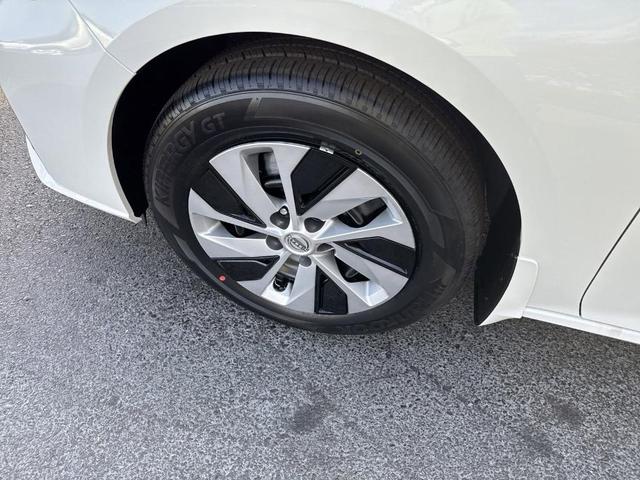 Photo of 2025 Glacier White Nissan Altima