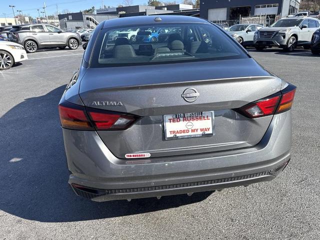 Photo of 2025 Gun Metallic Nissan Altima