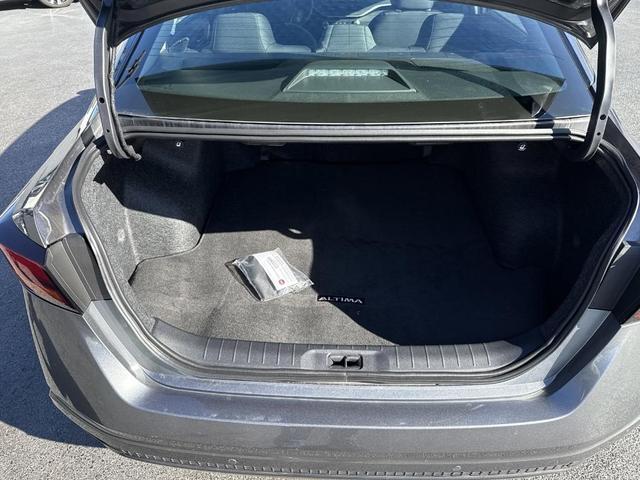 Photo of 2025 Gun Metallic Nissan Altima