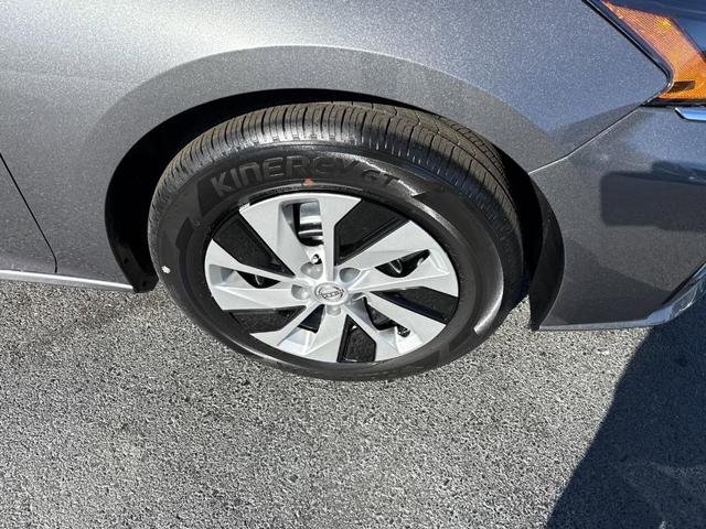 Photo of 2025 Gun Metallic Nissan Altima