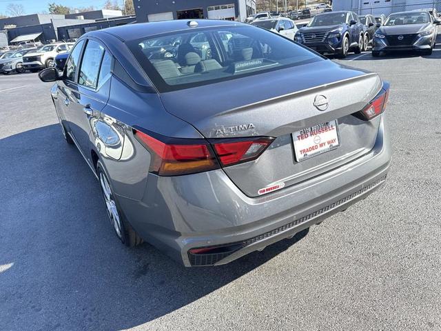 Photo of 2025 Gun Metallic Nissan Altima