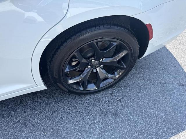 Photo of 2021 Bright White Chrysler 300