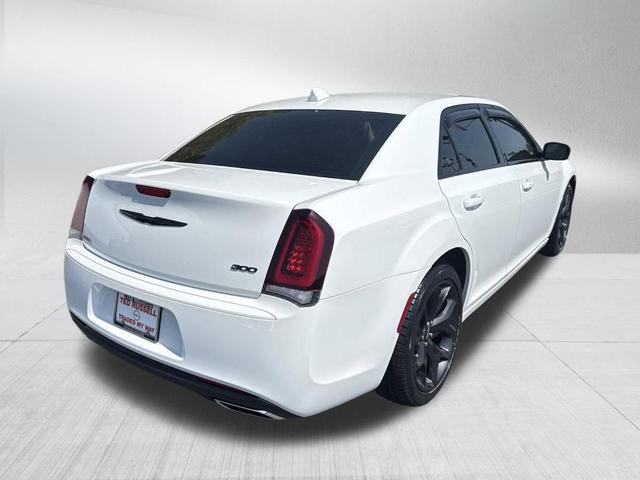 Photo of 2021 Bright White Chrysler 300