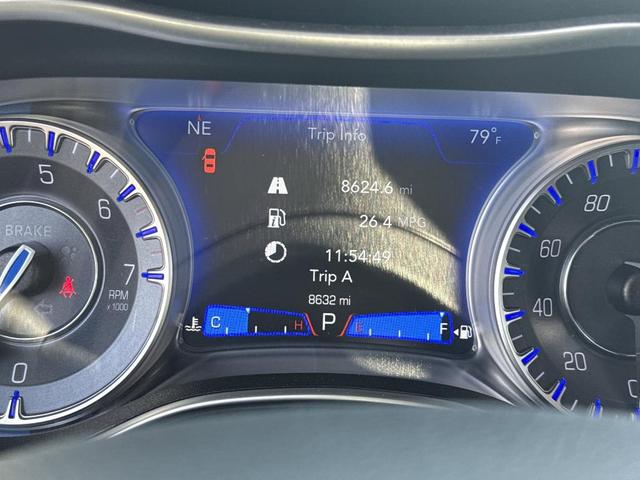 Photo of 2021 Bright White Chrysler 300