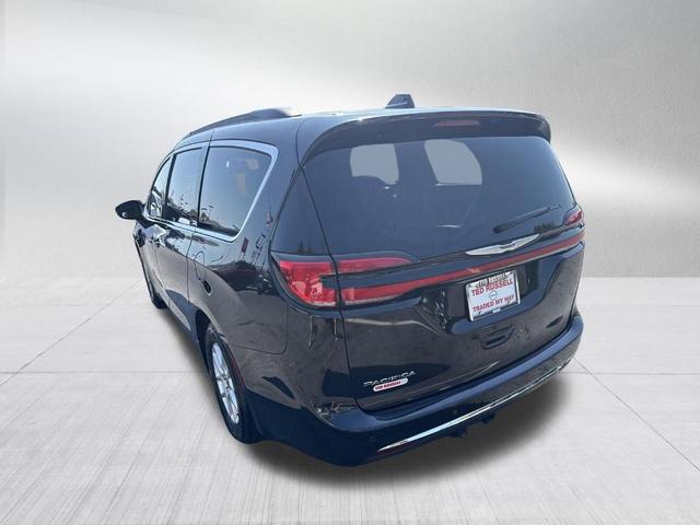 Photo of 2022 Brilliant Black Crystal Pearlcoat Chrysler Pacifica