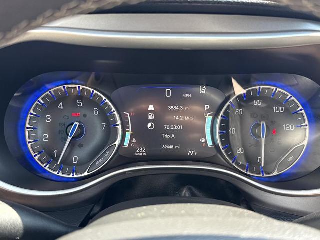 Photo of 2022 Brilliant Black Crystal Pearlcoat Chrysler Pacifica