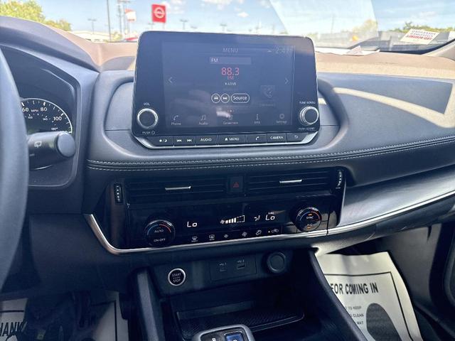 Photo of 2021 Black Nissan Rogue