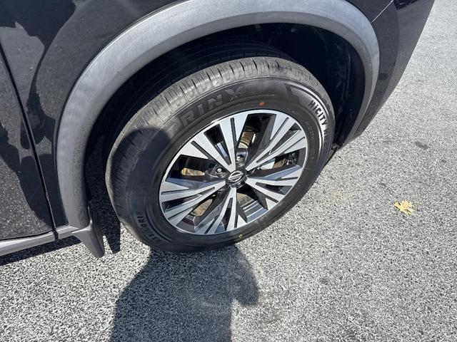 Photo of 2021 Black Nissan Rogue