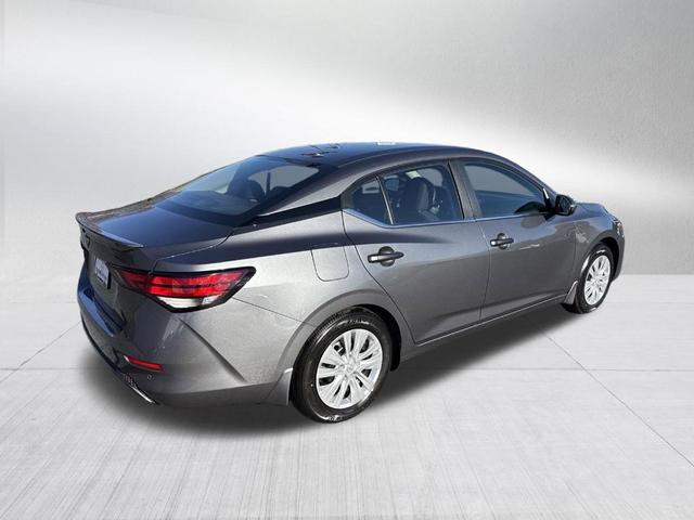 Photo of 2025 Gun Metallic Nissan Sentra