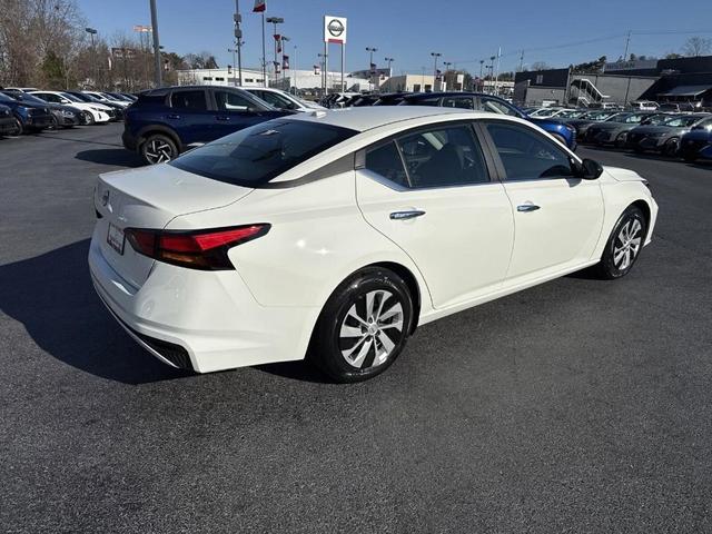 Photo of 2025 Glacier White Nissan Altima
