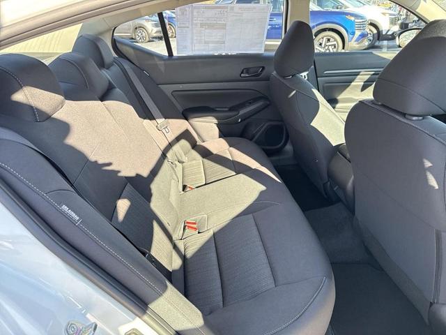 Photo of 2025 Glacier White Nissan Altima
