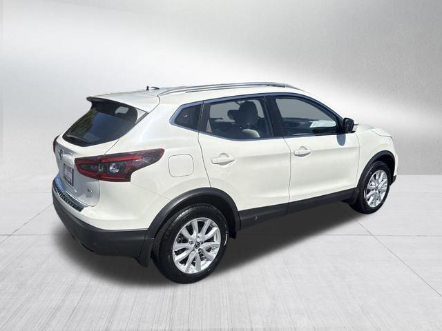 Photo of 2022 White Nissan Rogue Sport