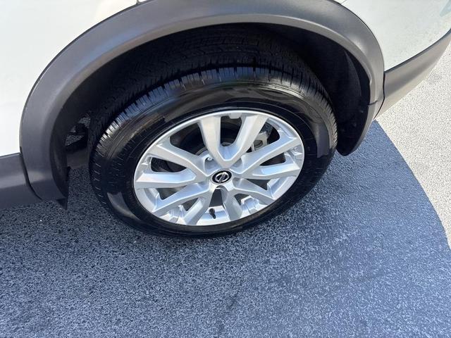 Photo of 2022 White Nissan Rogue Sport