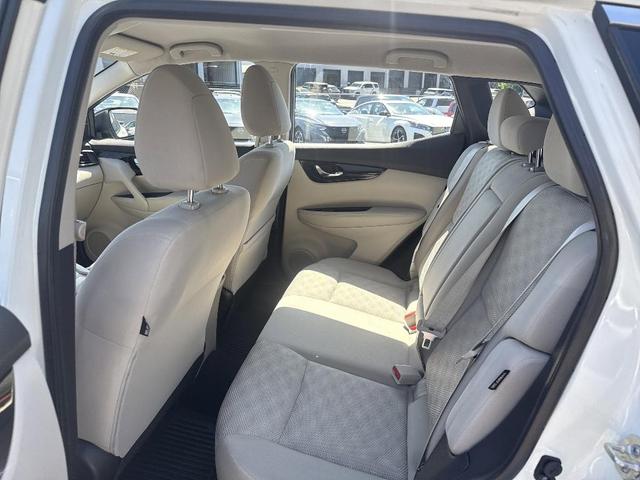 Photo of 2022 White Nissan Rogue Sport