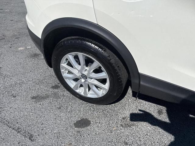 Photo of 2022 White Nissan Rogue Sport
