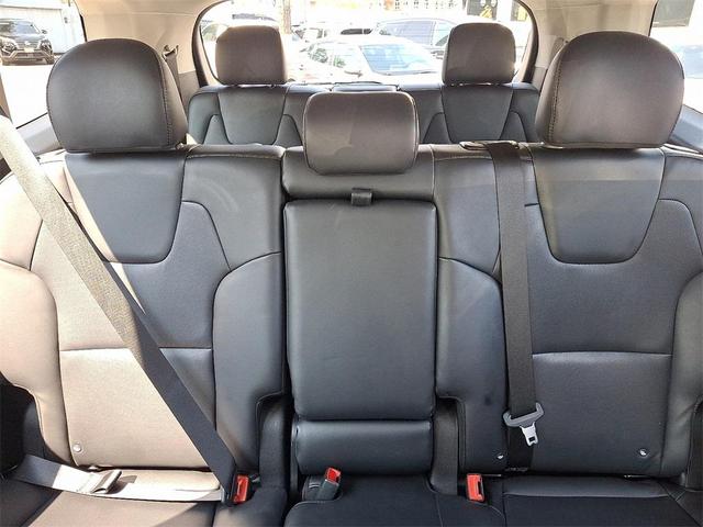 Photo of 2022 Glacial White Pearl Kia Telluride