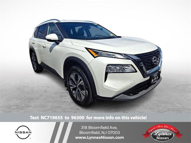Photo of 2022 Pearl White Tricoat Nissan Rogue