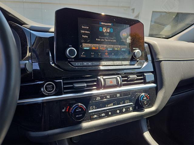 Photo of 2022 Pearl White Tricoat Nissan Pathfinder