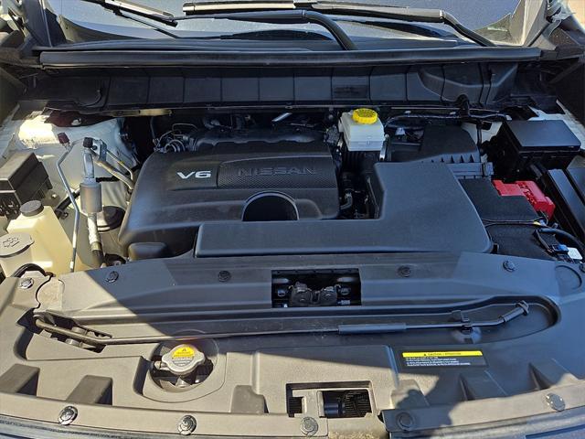 Photo of 2022 Pearl White Tricoat Nissan Pathfinder