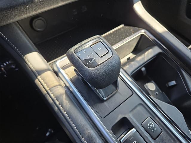 Photo of 2022 Pearl White Tricoat Nissan Pathfinder