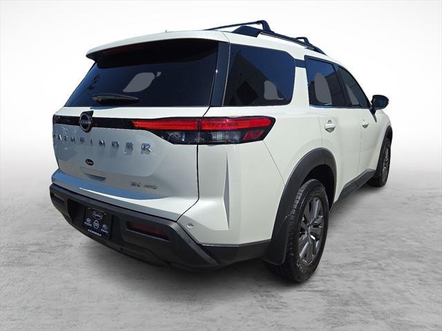 Photo of 2022 Pearl White Tricoat Nissan Pathfinder