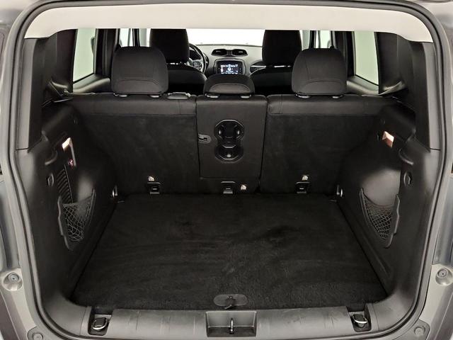 Photo of 2016 Gray Jeep Renegade