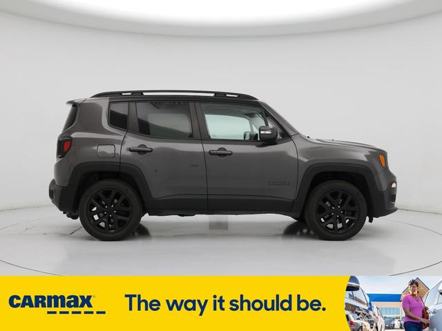 Photo of 2016 Gray Jeep Renegade