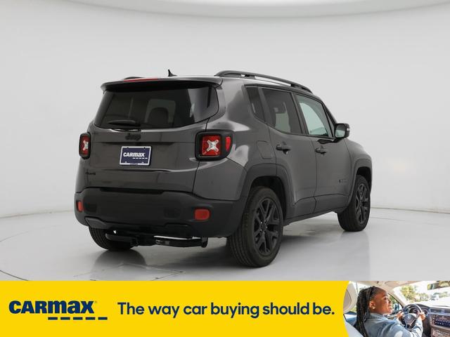 Photo of 2016 Gray Jeep Renegade