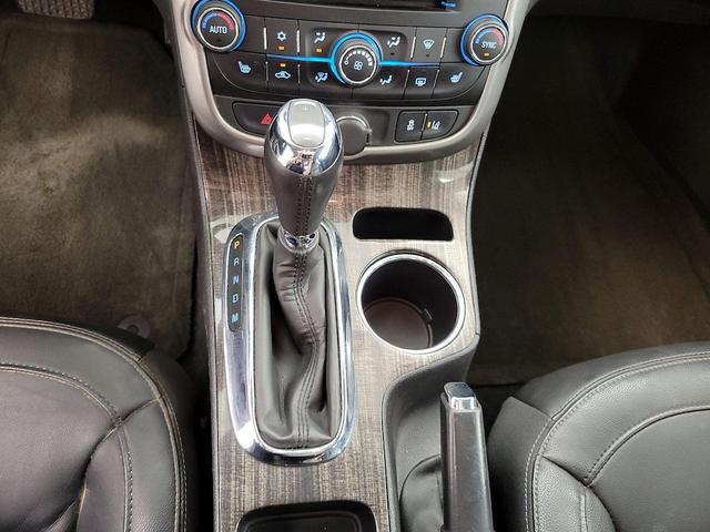Photo of 2015 White Chevrolet Malibu