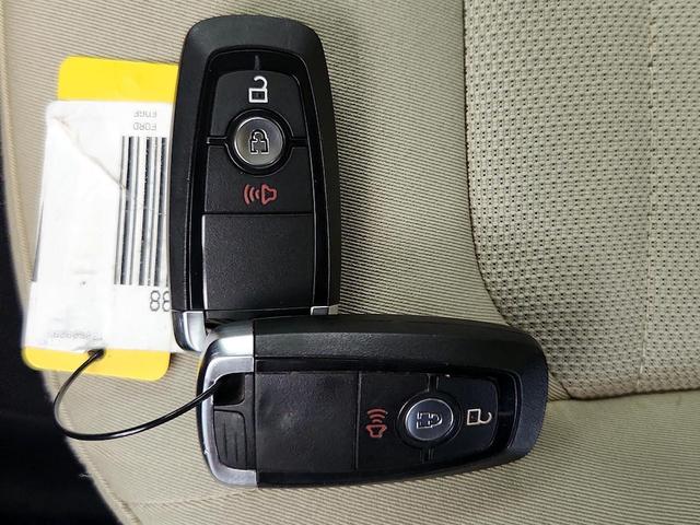 Photo of 2021 Gray Ford Edge
