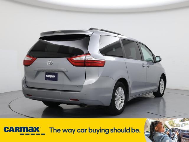 Photo of 2015 Gray Toyota Sienna