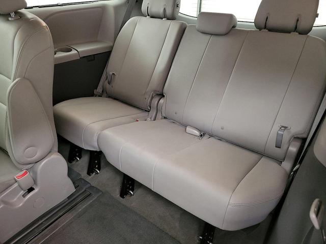 Photo of 2015 Gray Toyota Sienna