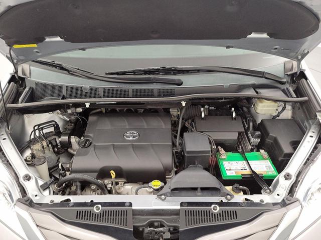 Photo of 2015 Gray Toyota Sienna