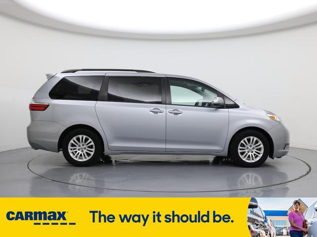 Photo of 2015 Gray Toyota Sienna