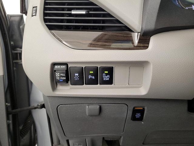 Photo of 2015 Gray Toyota Sienna