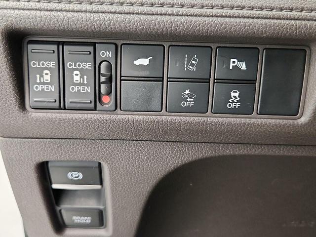 Photo of 2018 White Honda Odyssey