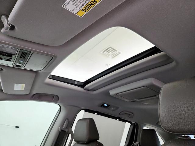Photo of 2018 White Honda Odyssey