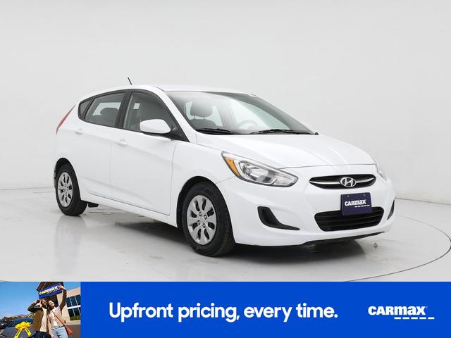 Photo of 2017 White Hyundai Accent