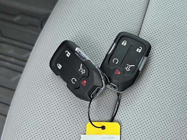 Photo of 2021 White GMC Acadia
